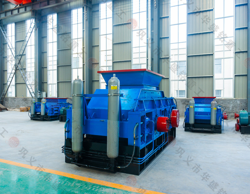 對輥制砂機型號時產300噸有哪些，鵝卵石制沙機一臺價格多少？